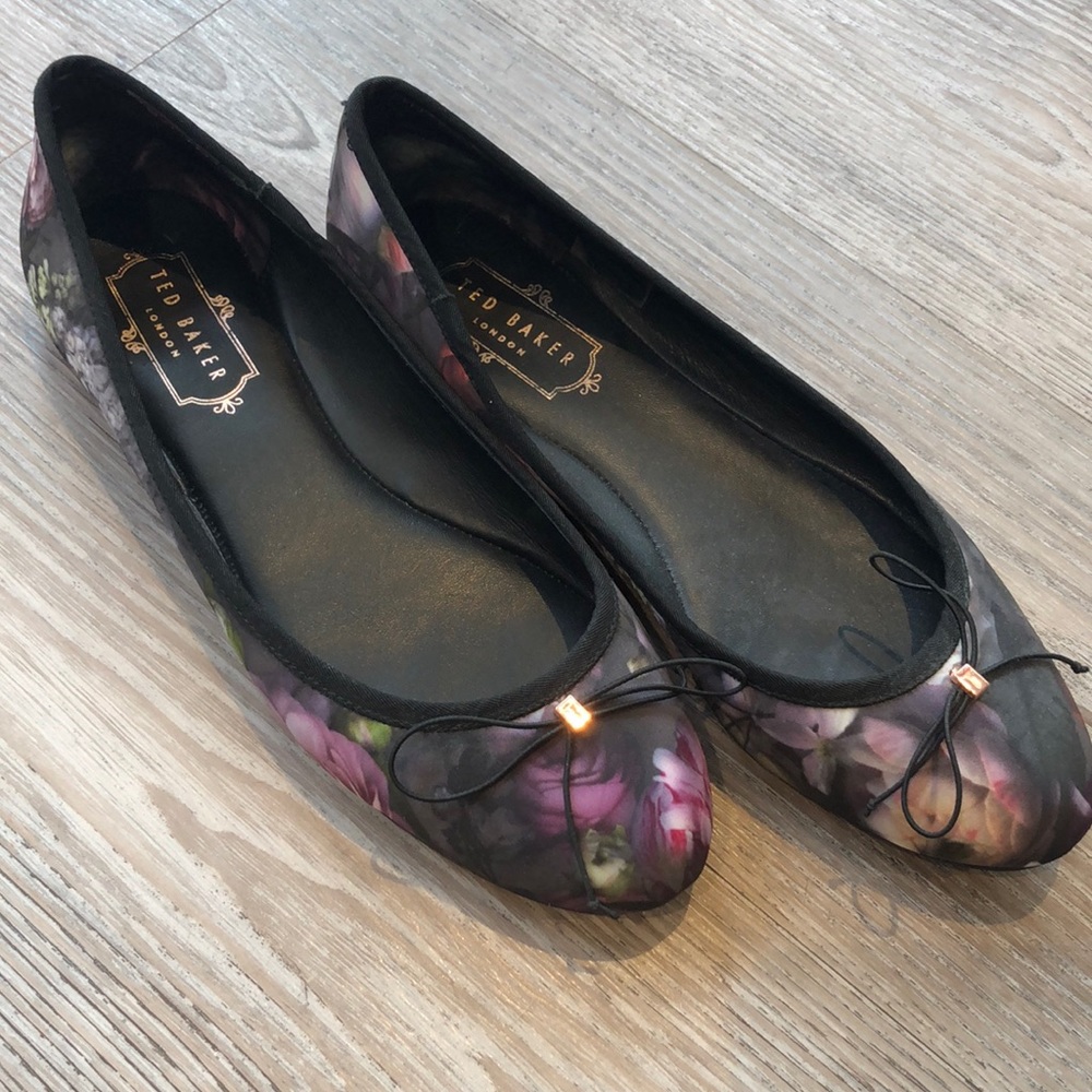 Ted Baker flats - size 5.5 US